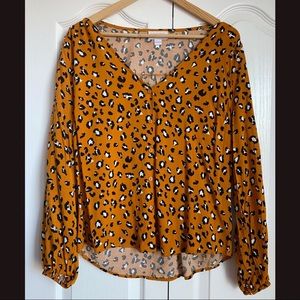 VIXBE Catalen V Neck top - size S